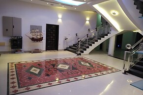 Emirates Hills Lake View Villa