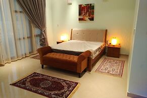 Emirates Hills Lake View Villa