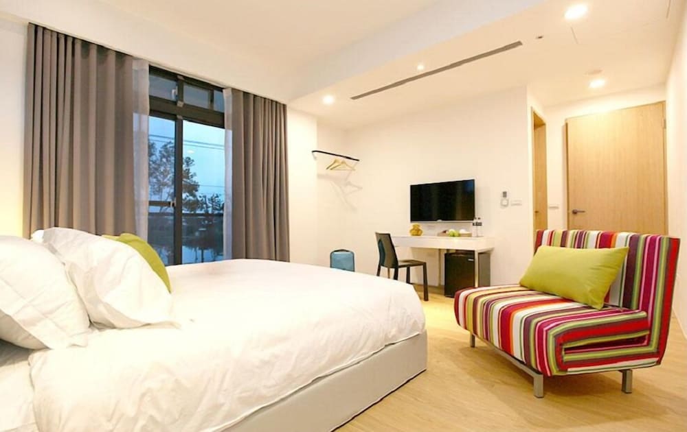 Lovely Pond Hostel