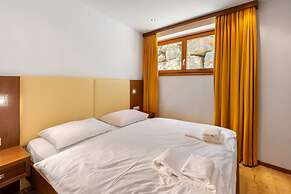 Emma Apartments