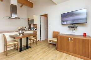 Emma Apartments