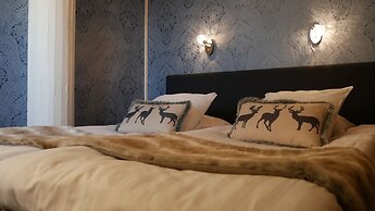 Golden Circle Suites