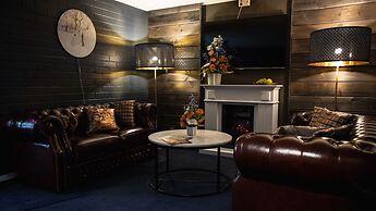 Golden Circle Suites