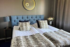 Golden Circle Suites
