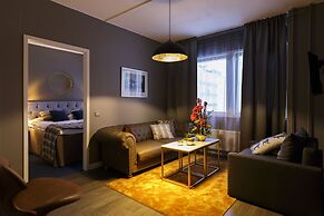 Golden Circle Suites