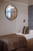 Golden Circle Suites