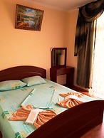 Oganes Guesthouse