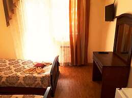Oganes Guesthouse