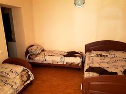 Oganes Guesthouse