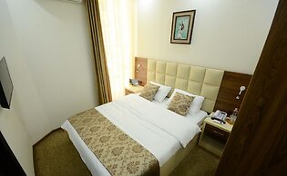 City Hotel