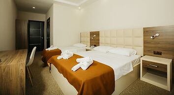 City Hotel