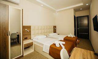 City Hotel