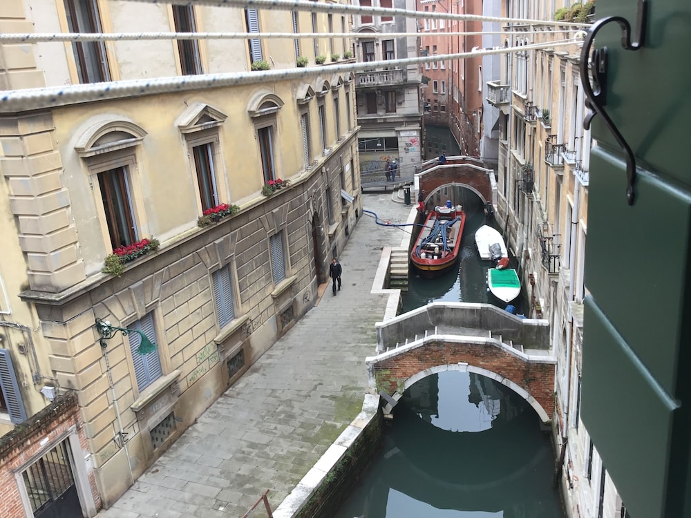 Venice Cae Dea Lana