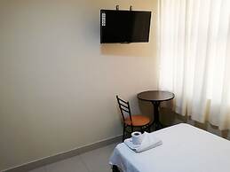 Maxy's Inn Hotel & Suite