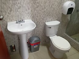 Maxy's Inn Hotel & Suite