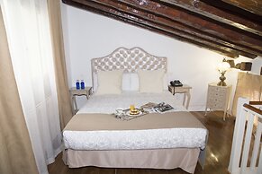 Oriente Palace Apartments