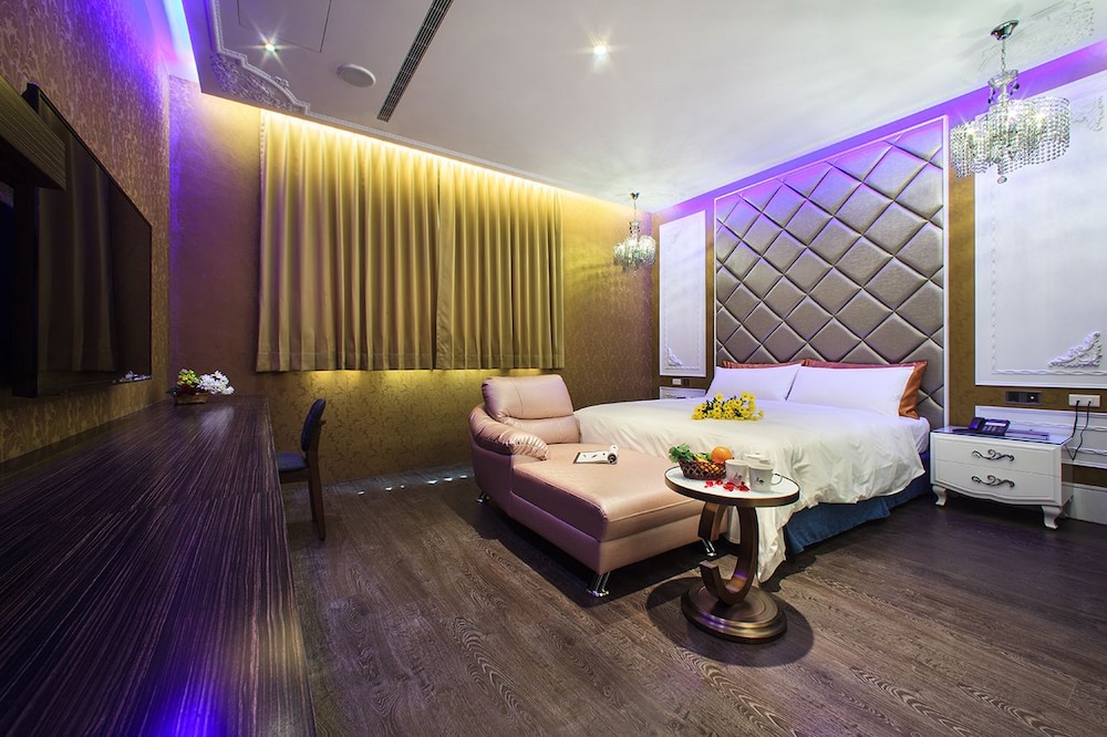 Chen He Spa Motel