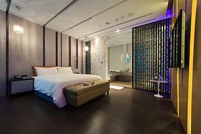 Chen He Spa Motel