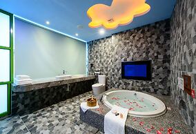 Chen He Spa Motel