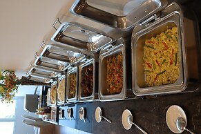 Aman Hills Hotel