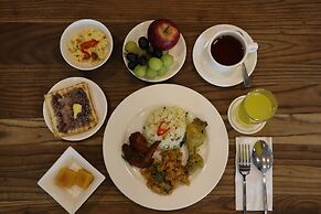 Aman Hills Hotel