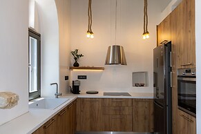 Living Theros Luxury Suites