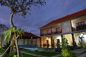 Tom's Inn Pecatu