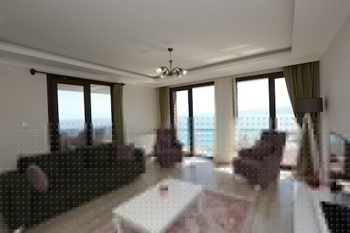 North Pearl Residence