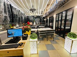 Hotel Madni Royale