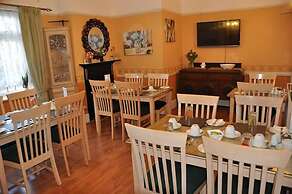 Walcot House