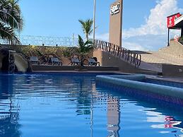 Del Real Hotel & Suites