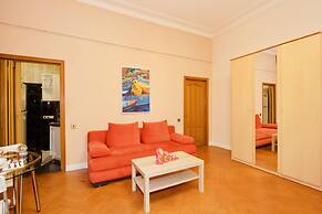 LUXKV Apartment on Gnezdnikovskiy