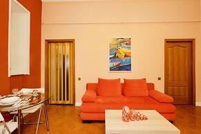 LUXKV Apartment on Gnezdnikovskiy