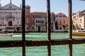 Admiral Emo Palace Over Canal Grande