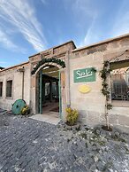 Seki Cave Hotel