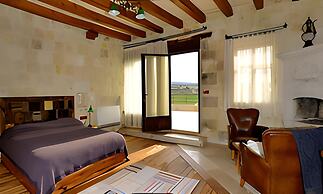 Seki Cave Hotel