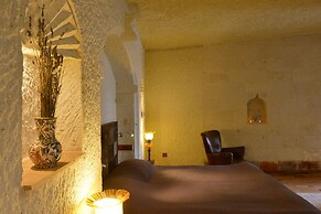 Seki Cave Hotel