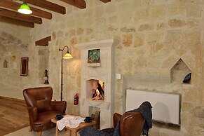 Seki Cave Hotel