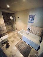 Seki Cave Hotel