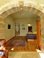 Seki Cave Hotel