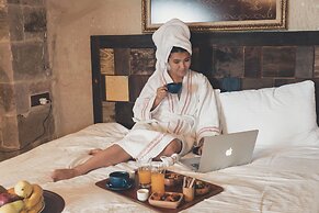 Seki Cave Hotel