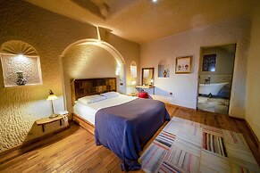 Seki Cave Hotel