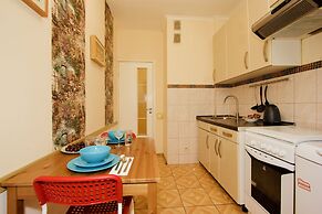 LUXKV Apartment on Nikoloyamskiy