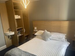 Diamonds Inn Ltd