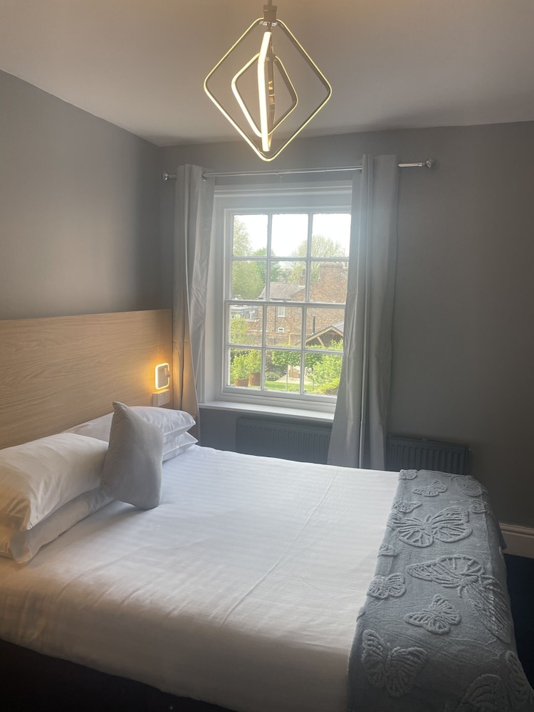 Diamonds Inn Ltd