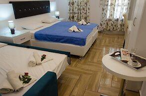 Polykratis Rooms