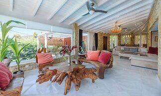 Maria Elena Villas