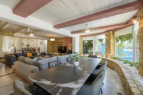 Maria Elena Villas