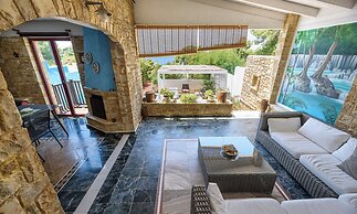 Maria Elena Villas