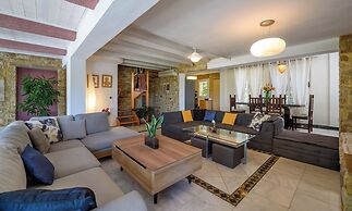 Maria Elena Villas